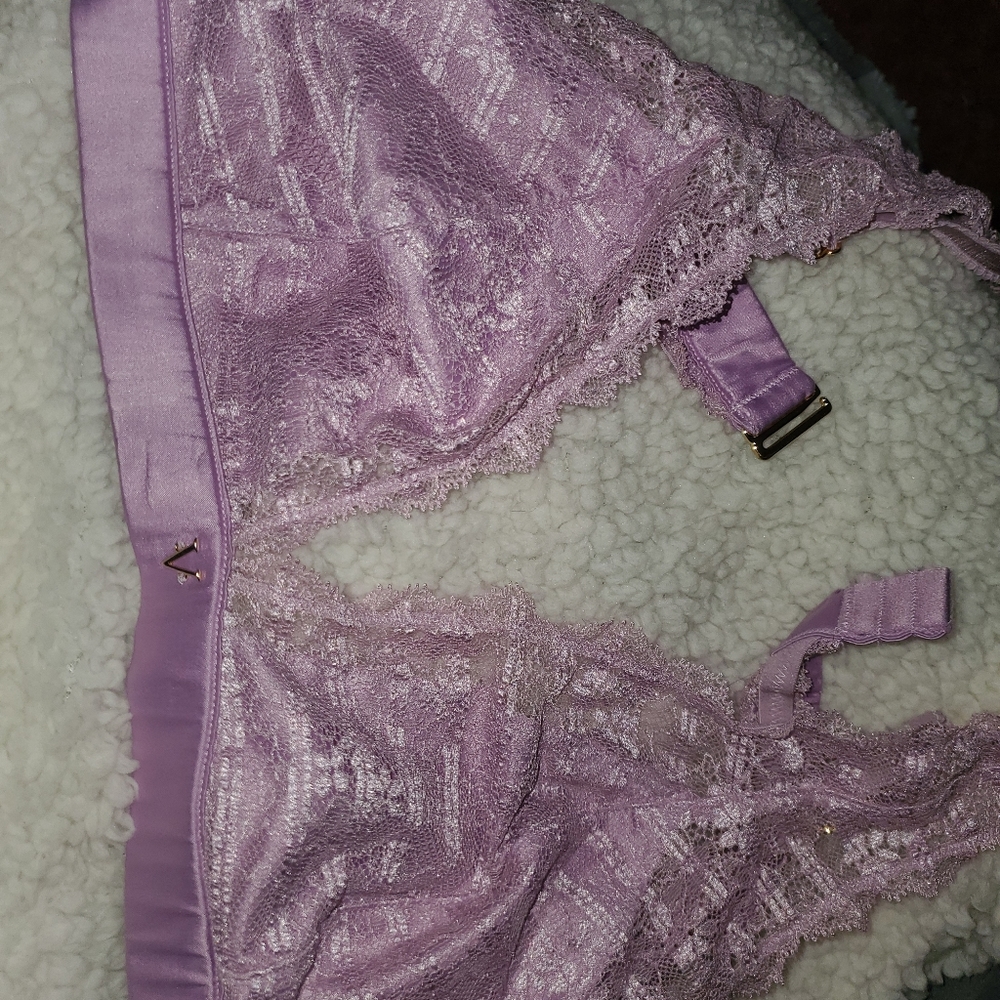 2 VS Bras New